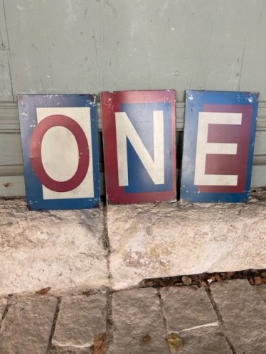 Mot ONE ☆ 3 lettres métal 15,5*24cm à accrocher ou à poser
