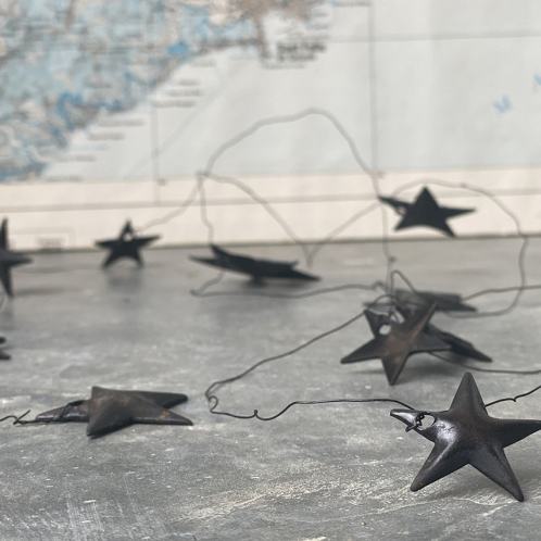Guirlande de 12 étoiles ☆ métal noir recyclé longueur 100cm